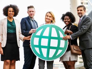 successful-connected-business-people (2)